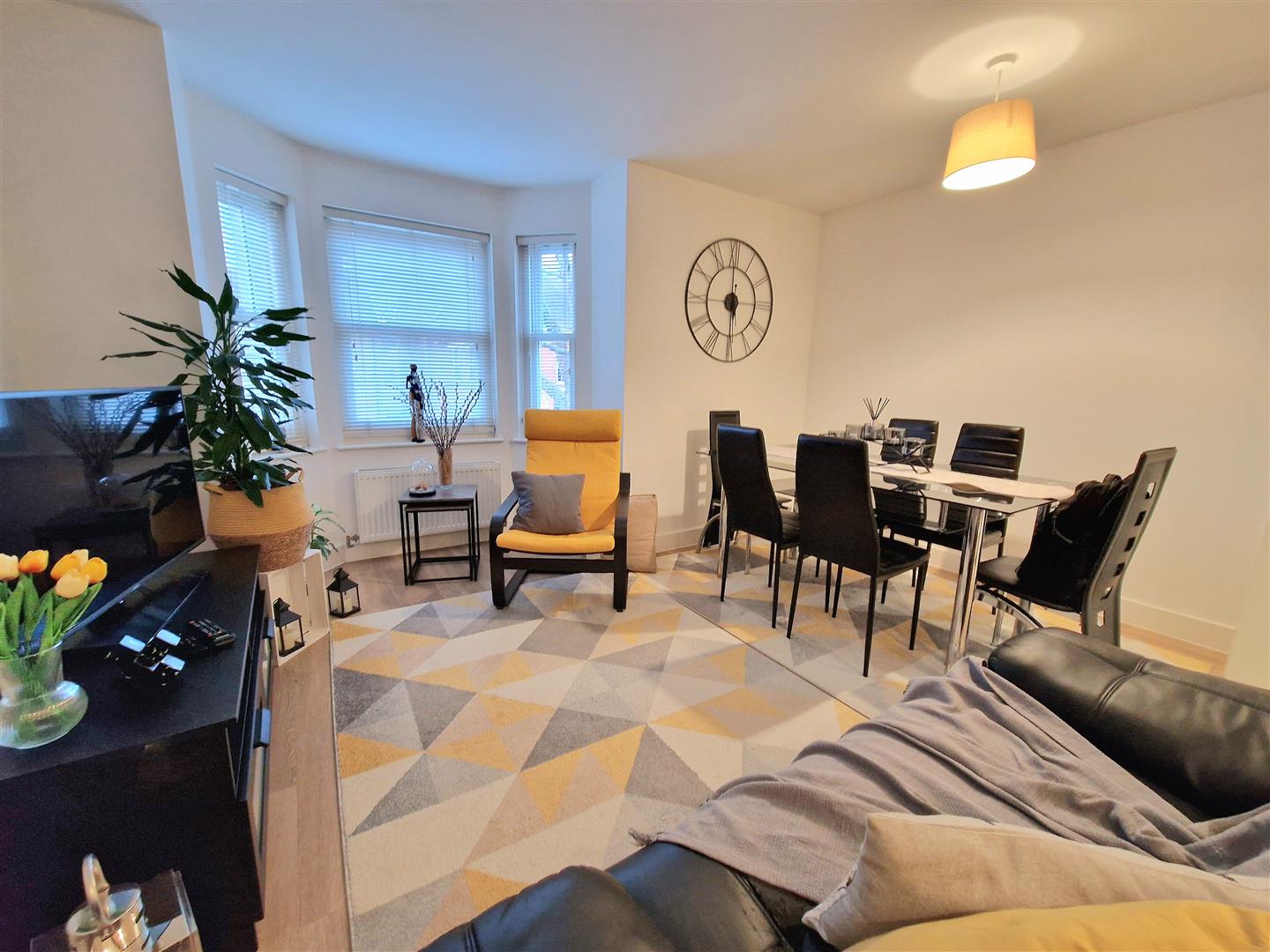 2 bed property in Warwick Avenue, Bedford